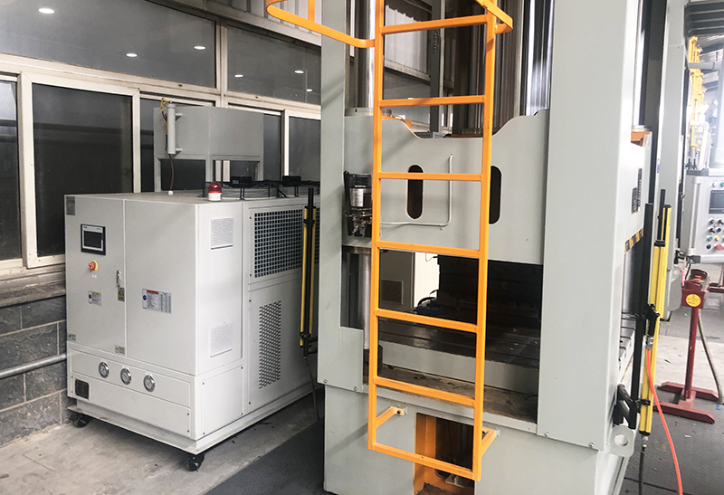 復(fù)合材料防彈頭盔模具溫度控制機